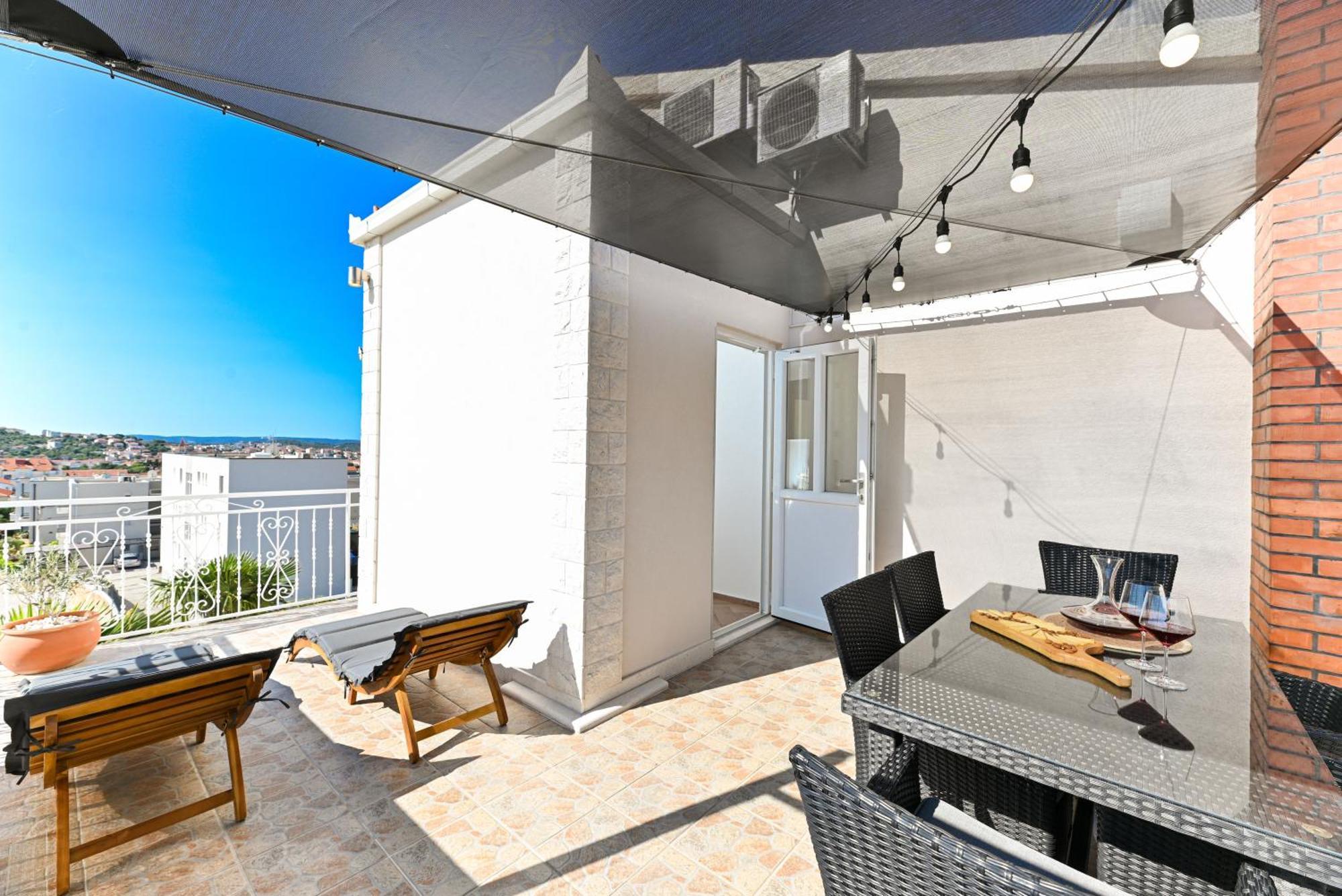 Apartment Dajana Trogir Bagian luar foto